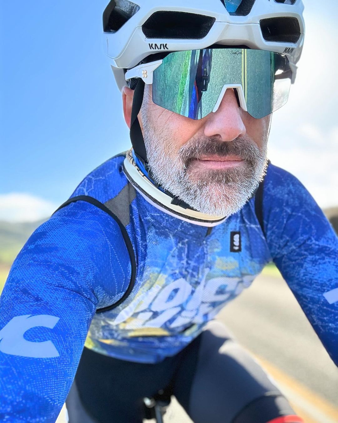 New kit day and the beginning of the winter break! Thanks to @jkbrkb for designing an epic #20thanniversary DVC kit, and to @sportful for making it all come together! 

@sportful @sfitalianathleticclub @equatorcoffees @poggio_labs @achieveptc @tripsforkidsmarin @sage.realestategroup @marinservicecourse @jkbrkb #themenkegeoup #onewealthadvisors