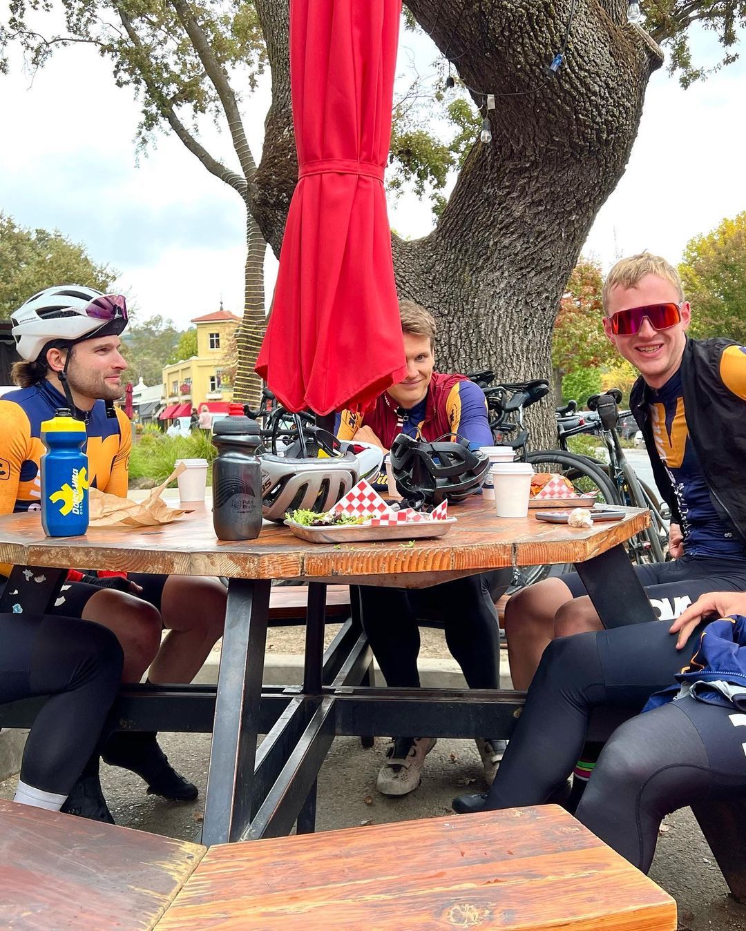 Wet and wild DVC team ride. Cleared up for some good times in the East Bay!

@obbi.cc @sfitalianathleticclub @equatorcoffees @achieveptc @untappedmaple @tripsforkidsmarin  @worldbicyclerelief @marinservicecourse @osmonutrition @jkbrkb #themenkegeoup #onewealthadvisors