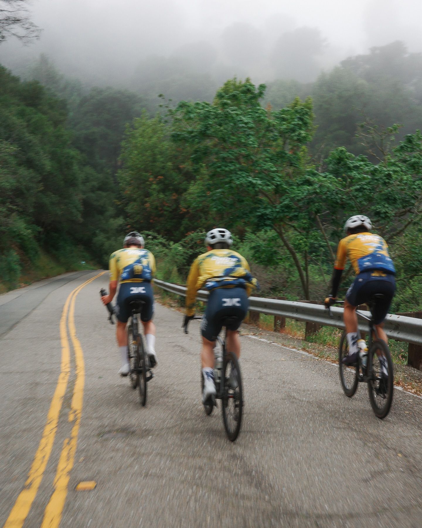 Foggy morning vibes with @dolce_vita_cycling. Moment of appreciation for our 2026 kit and sponsors 🙌
#cycling #ncnca #dolcevitacycling #racebikes