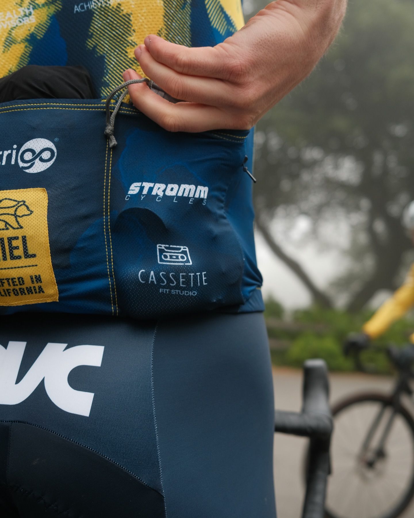 Foggy morning vibes with @dolce_vita_cycling. Moment of appreciation for our 2026 kit and sponsors 🙌
#cycling #ncnca #dolcevitacycling #racebikes