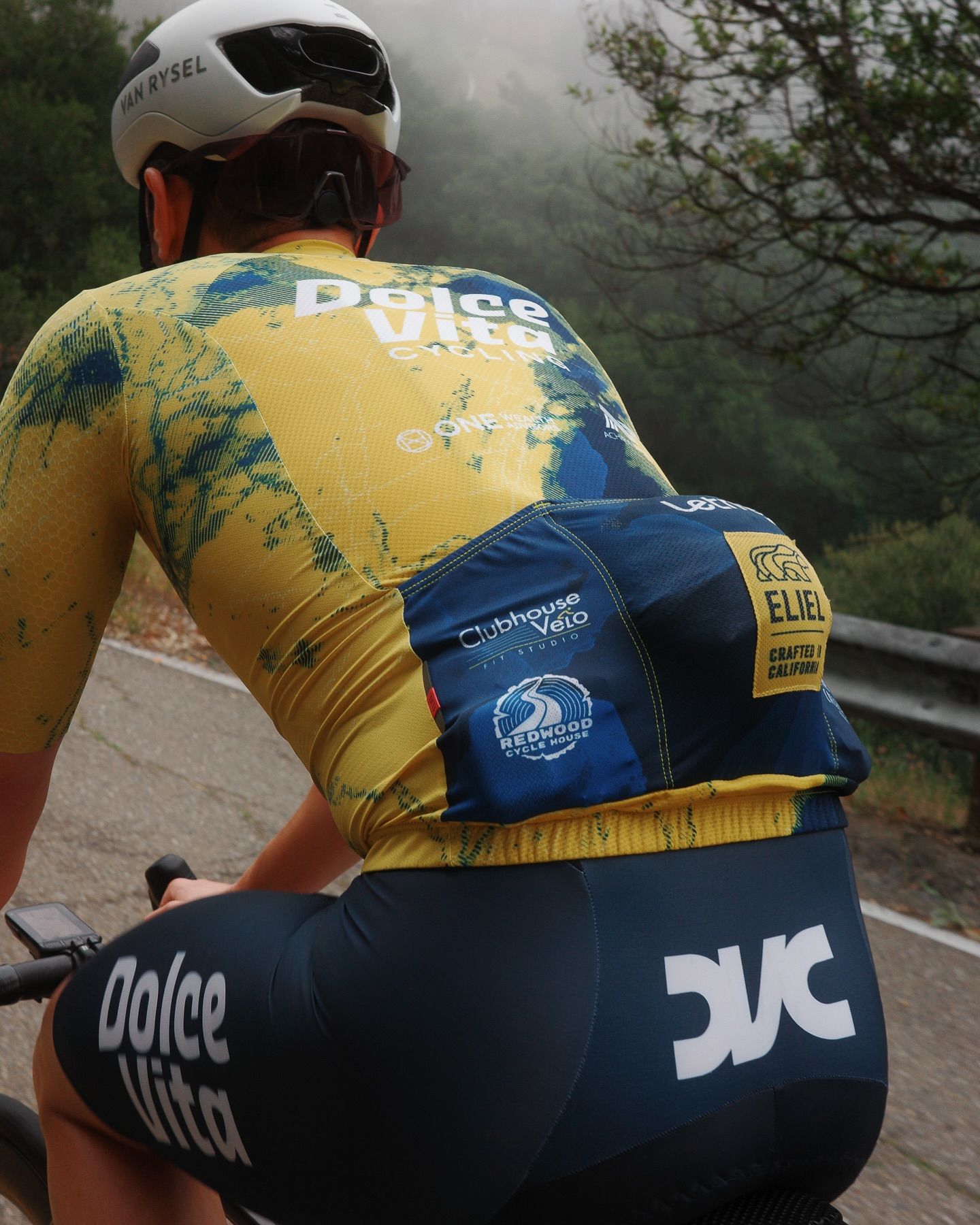 Foggy morning vibes with @dolce_vita_cycling. Moment of appreciation for our 2026 kit and sponsors 🙌
#cycling #ncnca #dolcevitacycling #racebikes