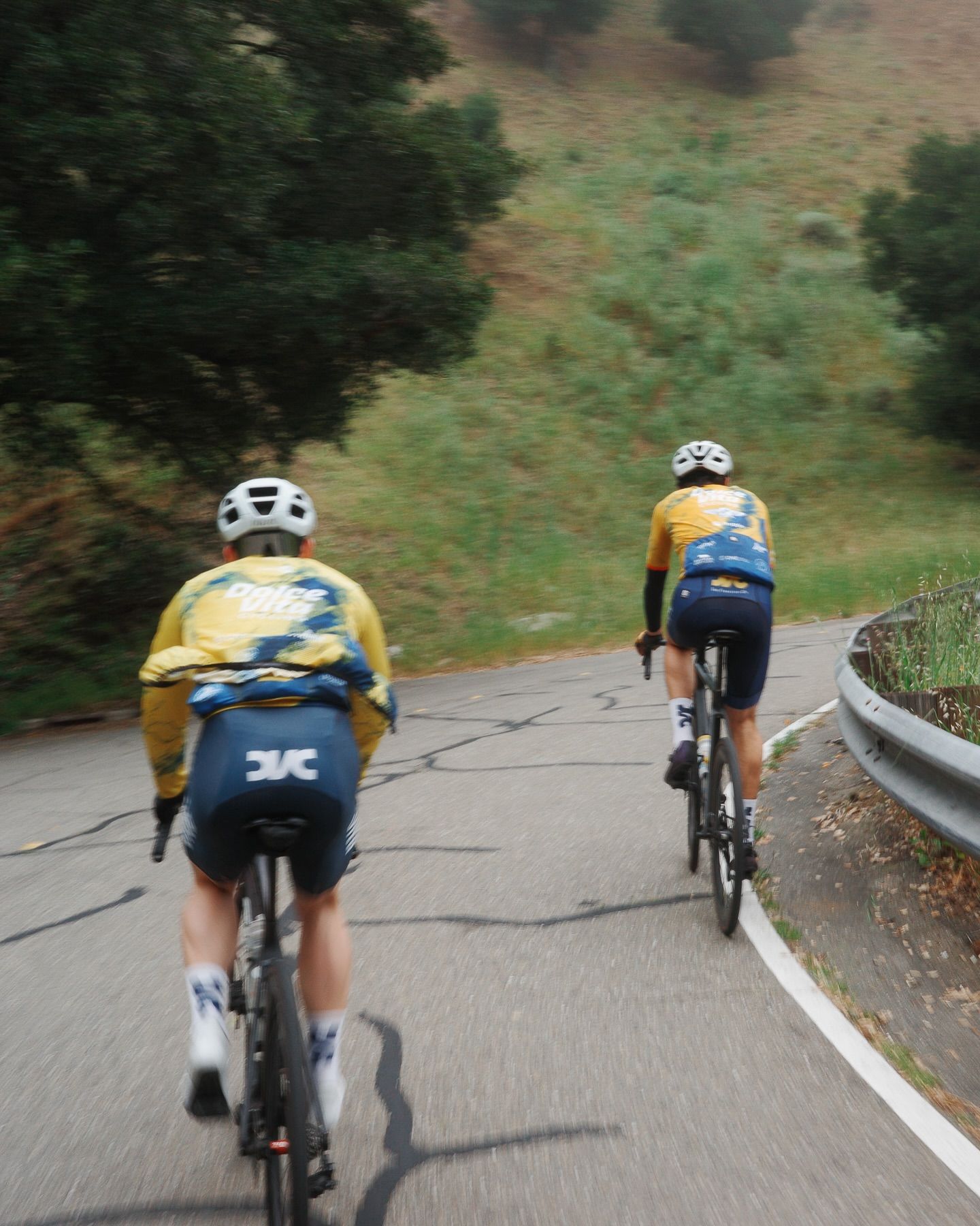 Foggy morning vibes with @dolce_vita_cycling. Moment of appreciation for our 2026 kit and sponsors 🙌
#cycling #ncnca #dolcevitacycling #racebikes