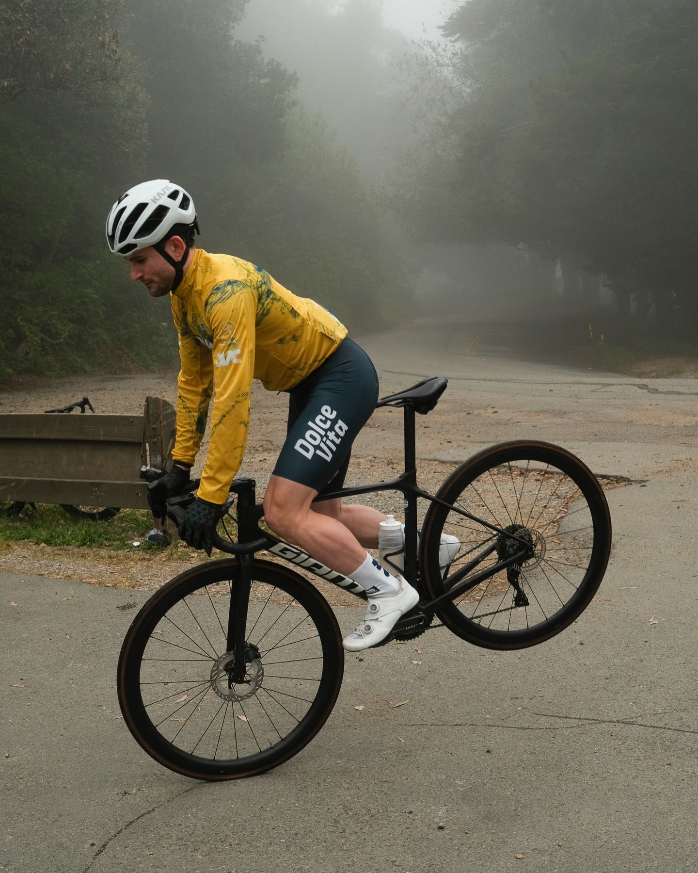 Foggy morning vibes with @dolce_vita_cycling. Moment of appreciation for our 2026 kit and sponsors 🙌
#cycling #ncnca #dolcevitacycling #racebikes