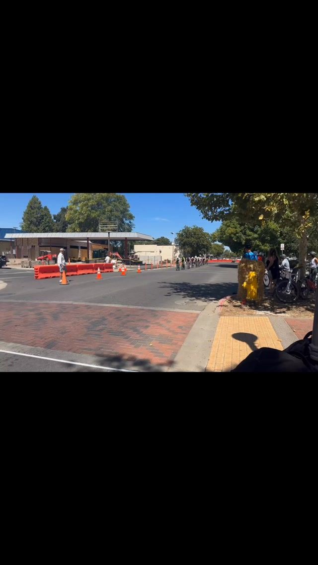 Sizzled at this scorcher🥵 but @pier_diprima got onto the 2nd step. Congrats🥈!!
The Winters Crit District Championship M35-39 & M40-44 was quite a show. The breaks, attacks, and single file trains🚂were relentless. Course was dope too!!
#bayareacycling #critracing #cycling #sanfrancisco #racing